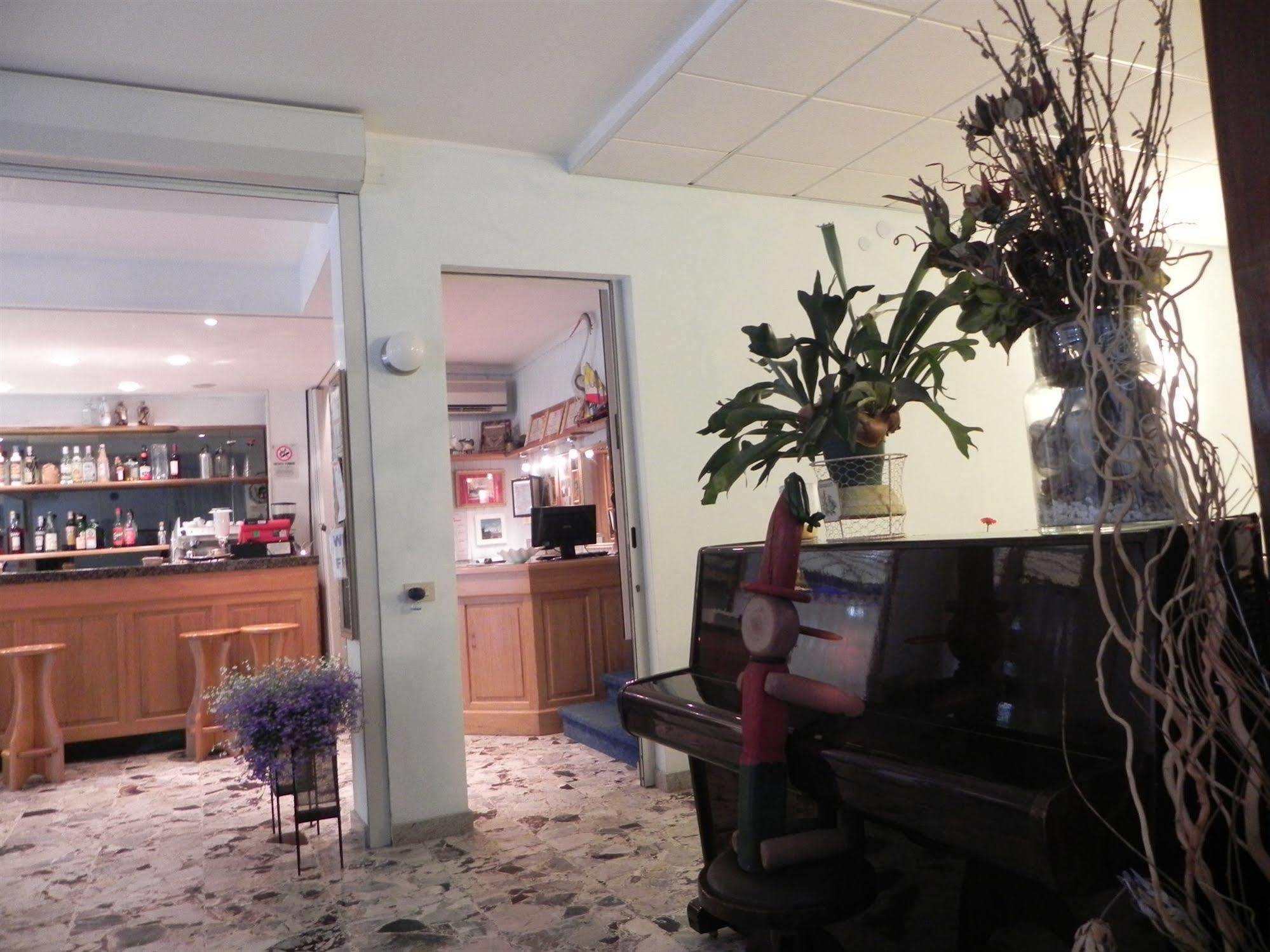 Hotel Antonella กาออร์เล ภายนอก รูปภาพ
