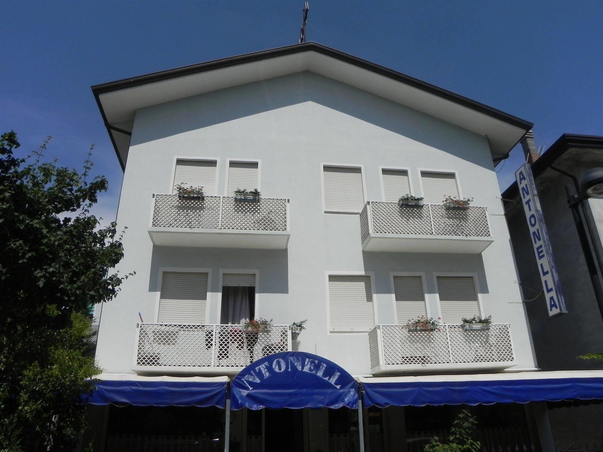 Hotel Antonella กาออร์เล ภายนอก รูปภาพ